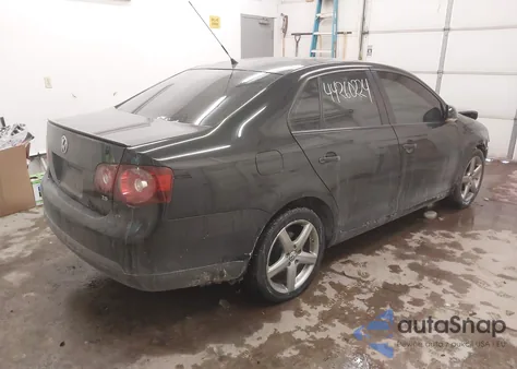 2010 Volkswagen Jetta Limited Edition z USA, uszkodzony, nr VIN 3VWAZ7AJ8AM116603